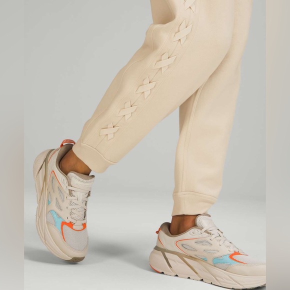 Lululemon Braided Detail High-Rise Jogger
White Opal - Picture 5 of 9